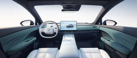Nissan N7 Interior