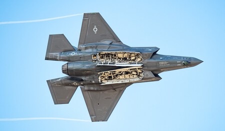 F35 Bodega Armas