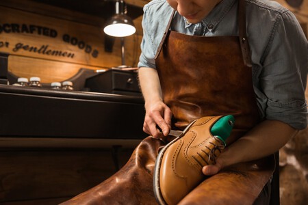 Bootmaker En Taller Haciendo Zapatos