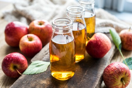 Zumo De Manzana Fresca Cerca De Tiro 1 1