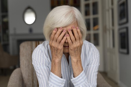Anciana Enfrentando La Enfermedad De Alzheimer