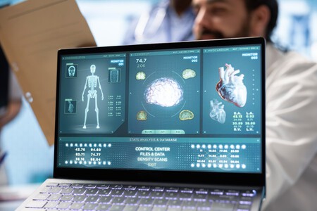 El Personal Del Hospital Examina Los Resultados De Las Radiografias Cardiovasculares Y Discute Las Opciones De Tratamiento
