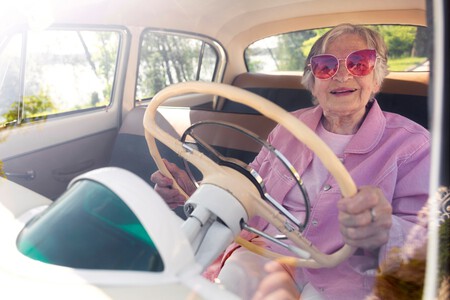Adulto Mayor Manejar Auto