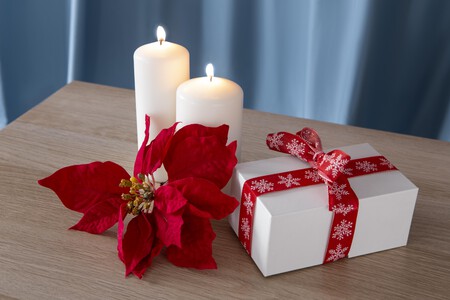 Hermoso Arreglo De Poinsettia Con Regalo