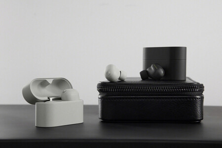 Wf 1000xm6 Social Black Platinumsilver Insituation1 Large