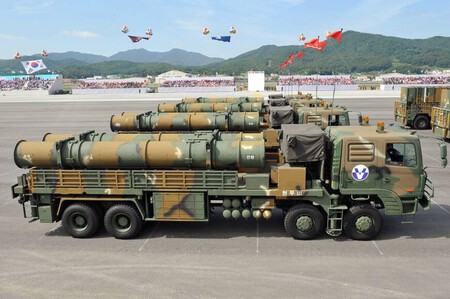 El misil de crucero Hyunmoo-3 se exhibe durante el desfile del 65º aniversario militar de Corea del Sur