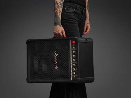 Marshall Bromley 450 Black Product Hand 3 Flat Bg