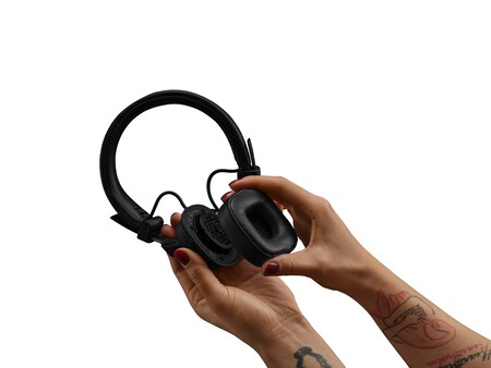 Marshall Milton Anc Black Product Hand 5 Flat Highres