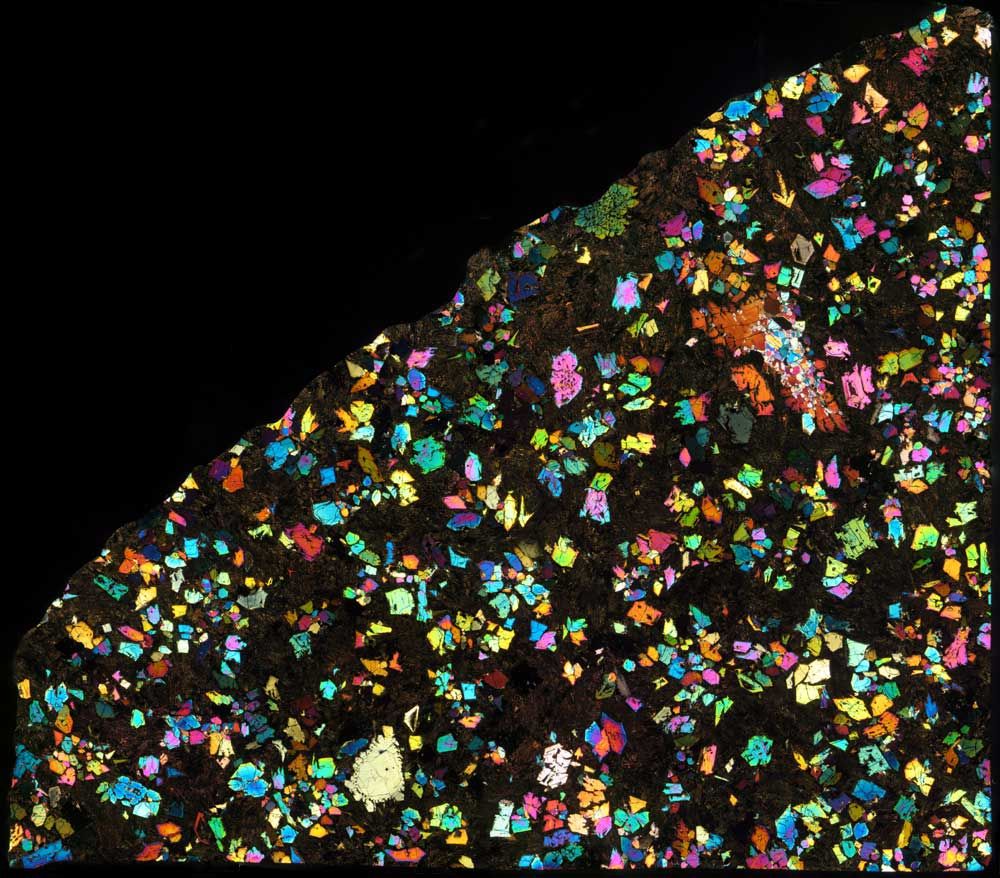 Los diferentes minerales del meteorito vistos por filtros polarizadores.