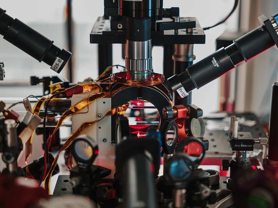 En este pequeño instrumento est el miniuniverso con 24000 tomos ultrafríos.