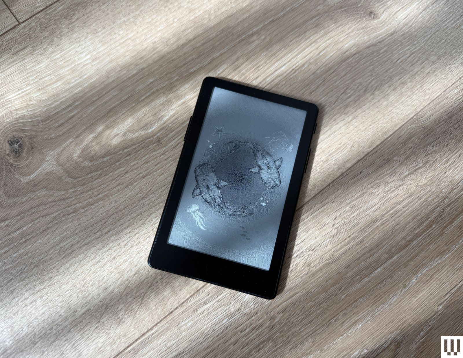 el Xteink X4 Pro sobre una superficie de madera